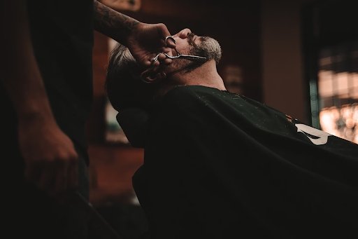 How To Properly Trim Your Beard With Scissors - Beard Gains